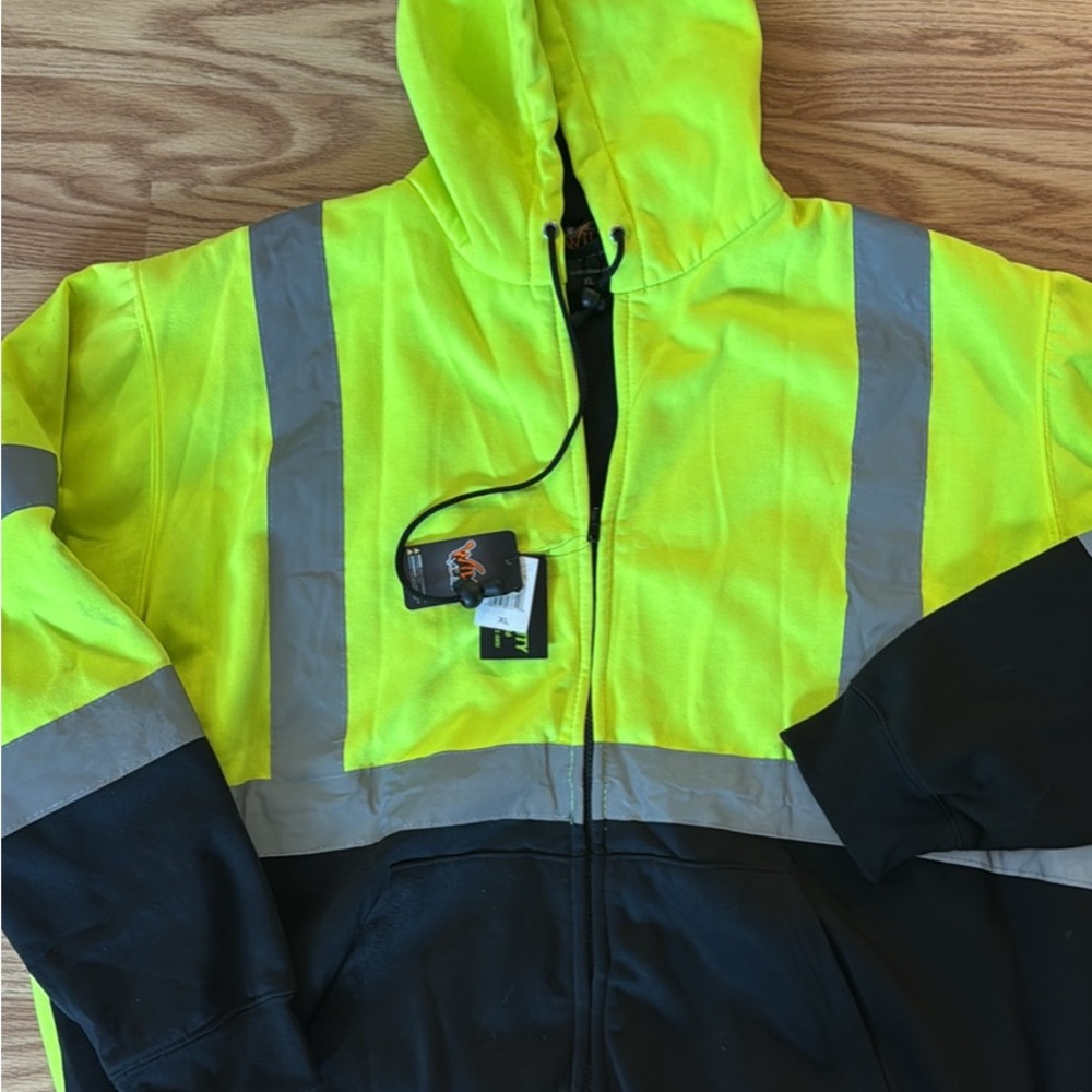 Men's High-Visibility Performance Jacket in Yellow and Black‎